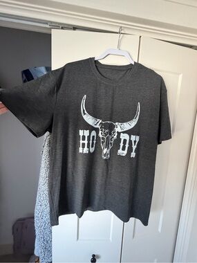 Howdy Graphic Tee